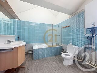  Appartement à louer 3 pièces 73 m²