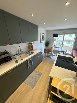  Appartement à louer 4 pièces 77 m²