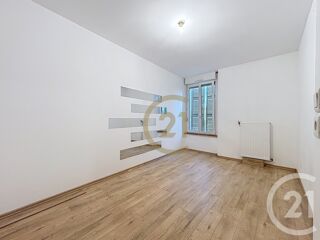  Appartement à louer 3 pièces 75 m²
