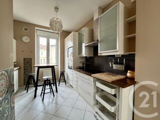  Appartement à louer 4 pièces 79 m²