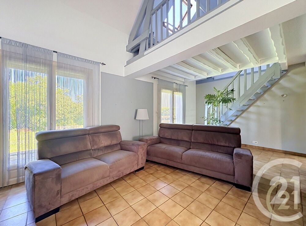 Venez découvrir cette maison familiale avec jardin et ga....