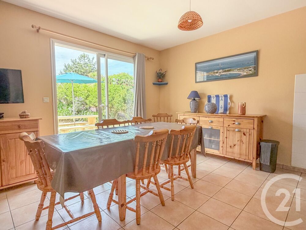 Découvrez cette charmante petite maison mitoyenne de pla....