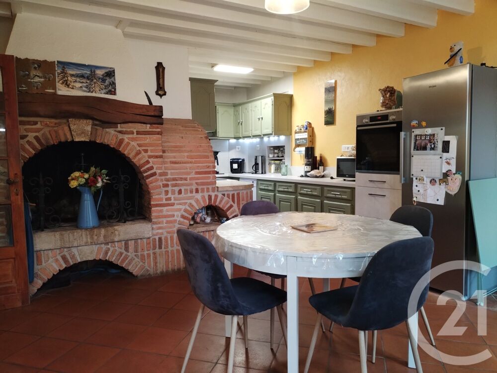 Au c½ur du village de Landiras, découvrez cette élégante....