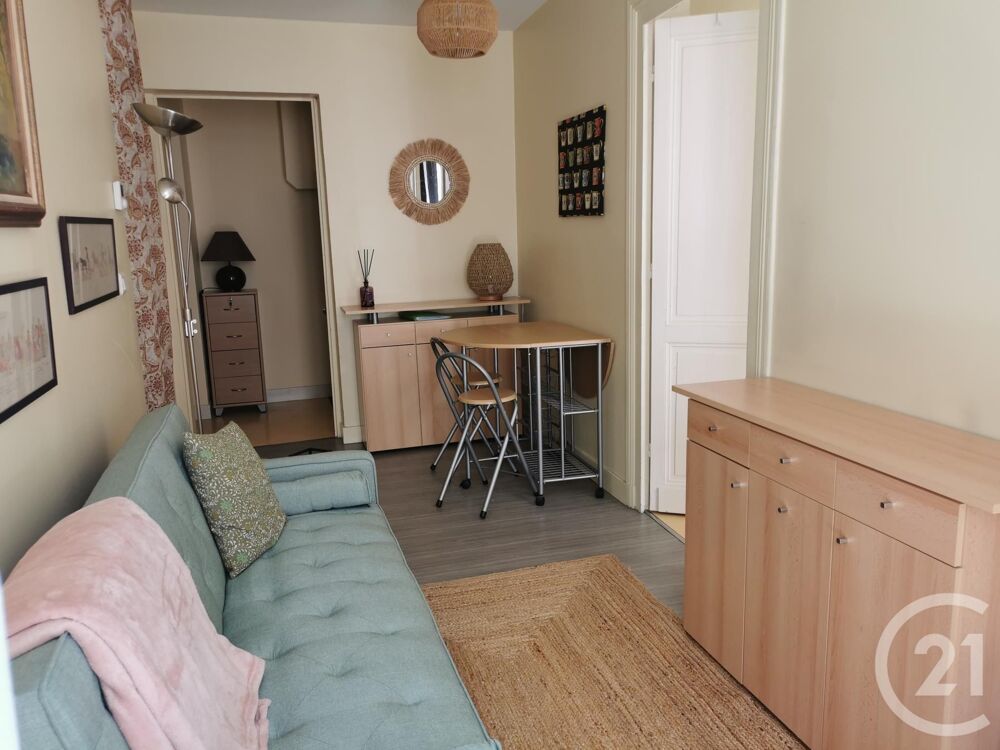 Découvrez cet appartement meublé idéalement situé en cen....