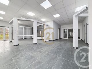  Appartement à louer 4 pièces 179 m²