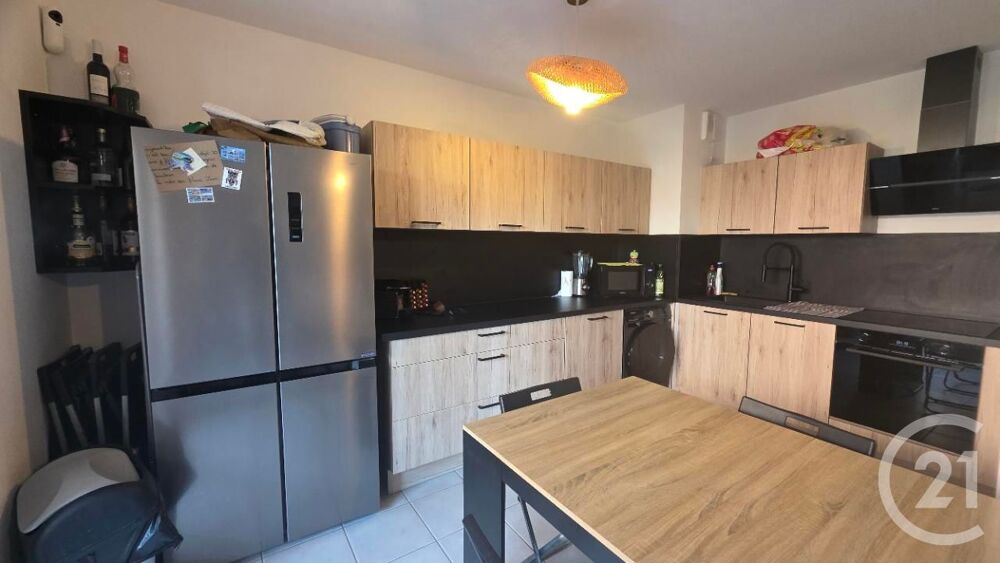 Nichée au c½ur de SalondeProvence, cette location meublé....