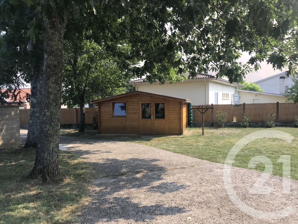 Au c½ur du village de Landiras, découvrez cette élégante....