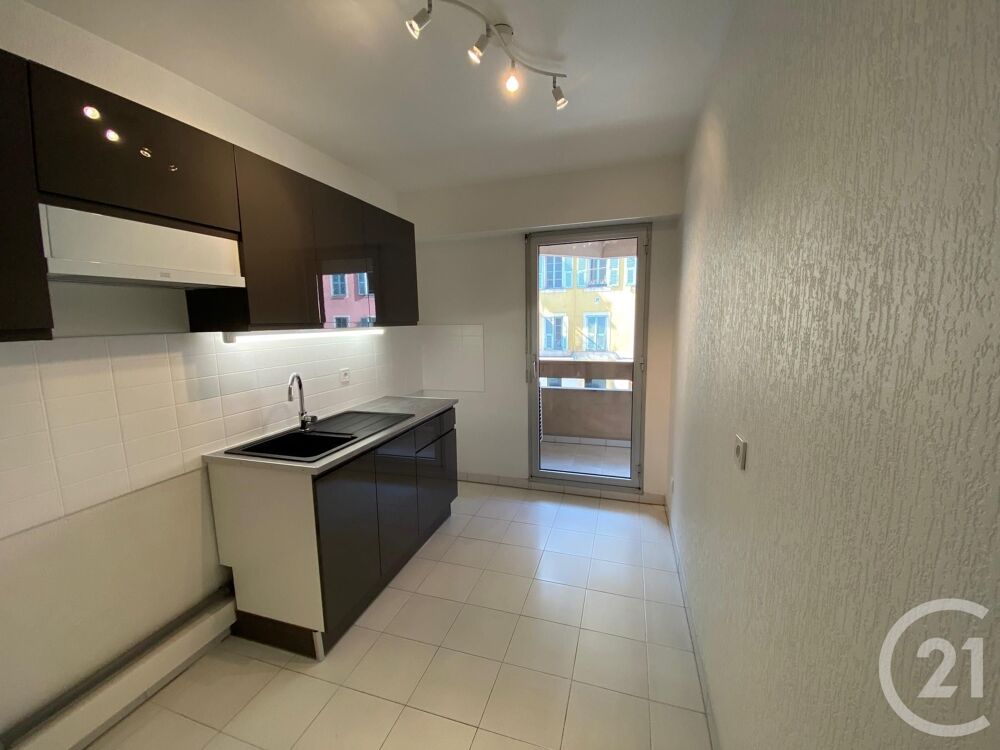 Nice Est le port - 31 rue Barla Bel appartement de 3....