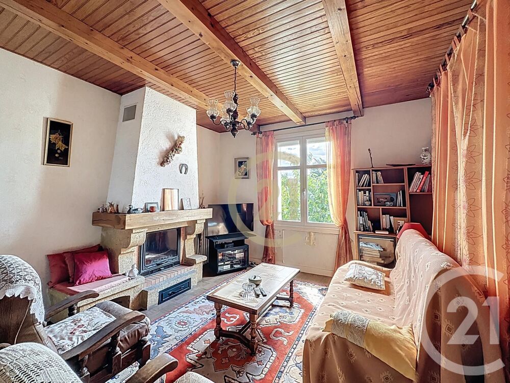 Venez découvrir cette villa d'environ 185 m² habitables,....