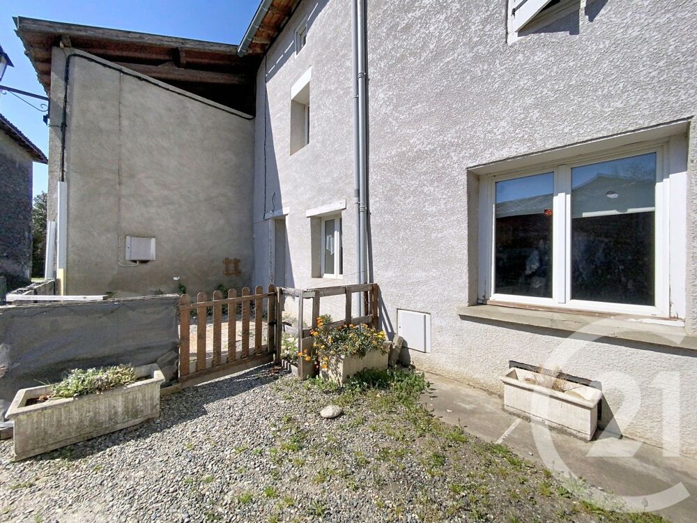 Nichée dans le calme de Lorp Sentaraille, cette maison d....