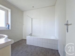  Appartement à louer 3 pièces 82 m²