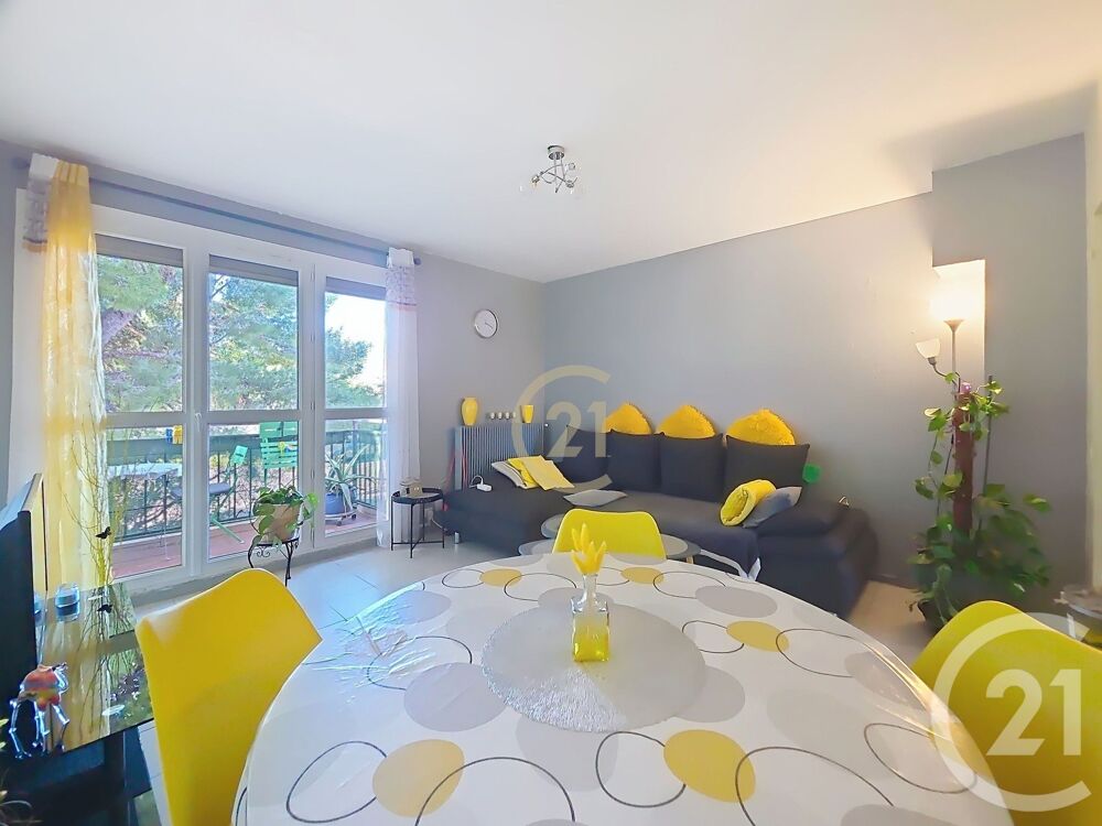 Situé au c½ur d'Istres, cet appartement de 3 pièces au 1....