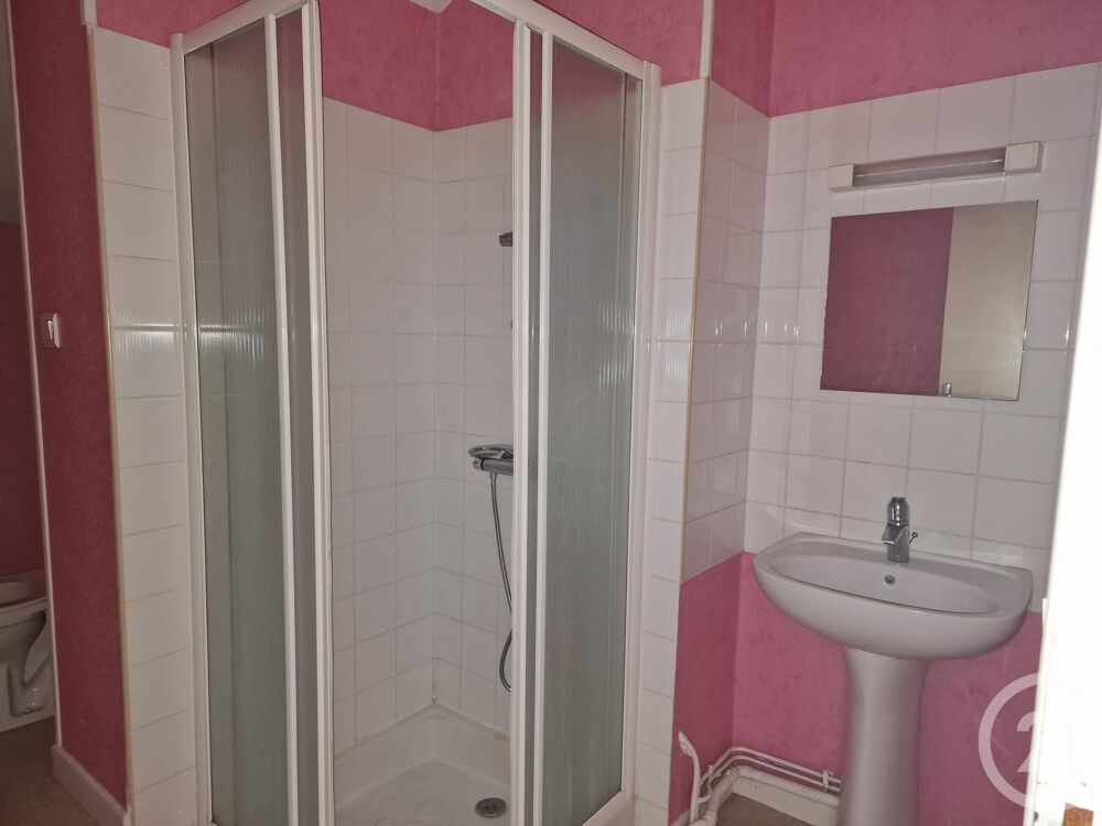 Au c½ur de St Pierre le Moutier avec cet appartement lum....