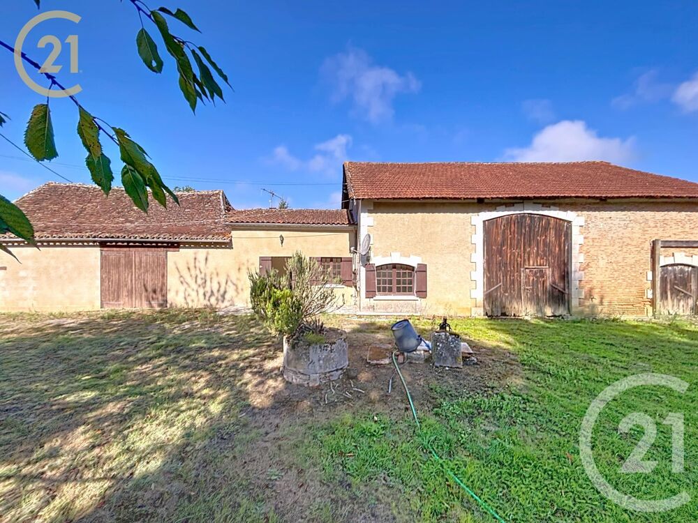 Dans un hameau au nord de Montpon, cette maison à fort p....