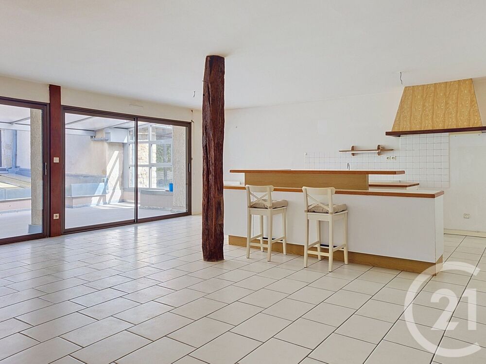 CELLULE COMMERCIALE + APPARTEMENT TYPE 4 libres. C'e....