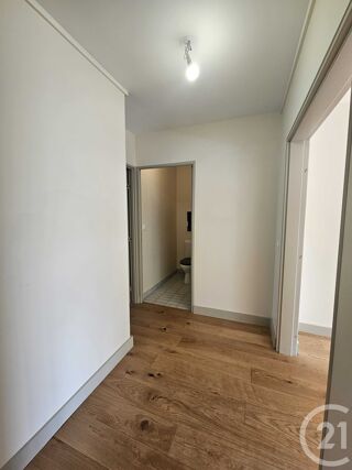  Appartement à louer 4 pièces 89 m²