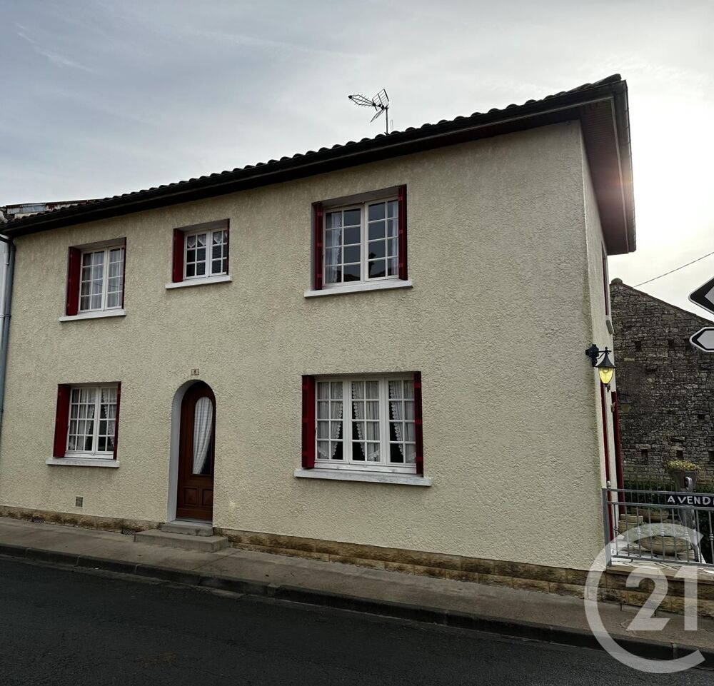 Cette maison est située dans le bourg de Couture d'Argen....