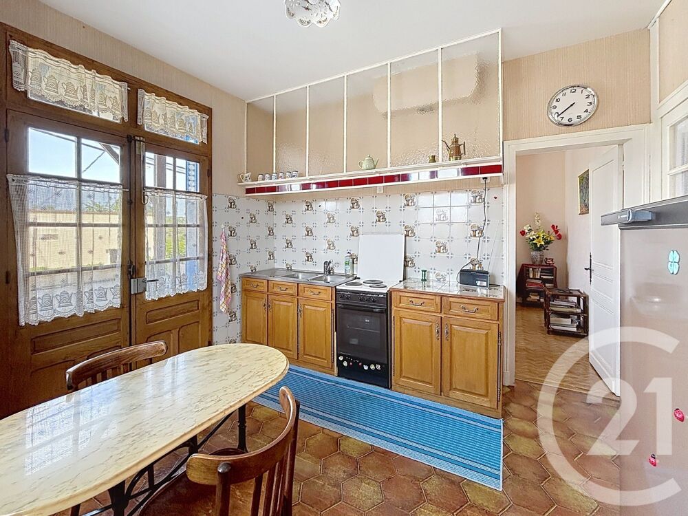 À vendre Charmante maison proche du centre-ville sur te....