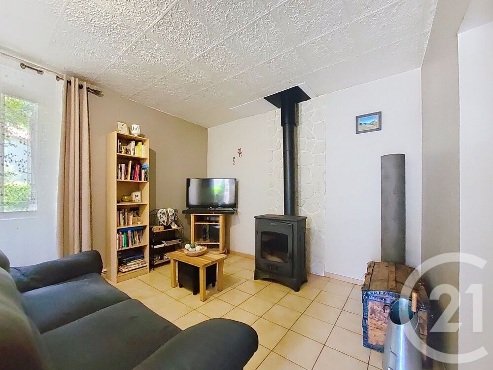 Venez découvrir cette maison T4 de 95m², entièrement rén....