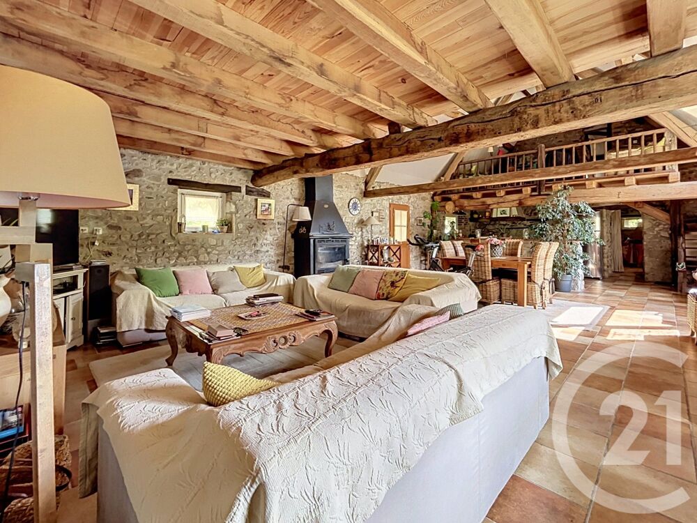 LE THEIL - COUP DE COEUR - Maison en pierre composée, au....