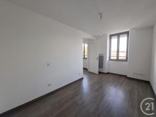  Appartement à louer 3 pièces 63 m²
