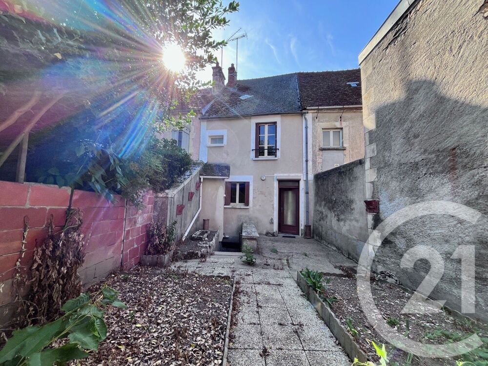 Entrains sur Nohain en plein c½ur d'un bourg avec quelqu....