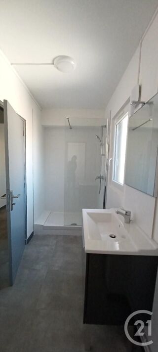  Appartement à louer 4 pièces 84 m²