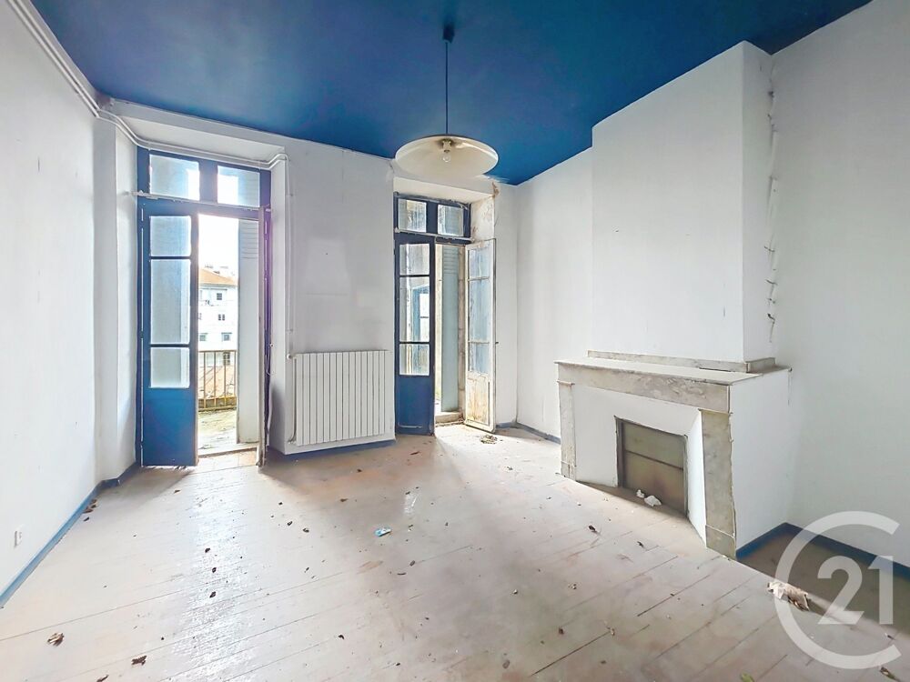 Situé au c½ur de SaintGirons, cet ensemble immobilier se....