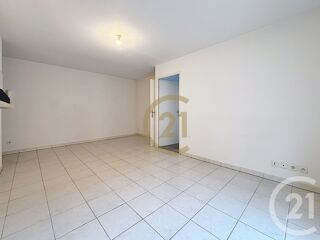  Appartement à louer 3 pièces 50 m²