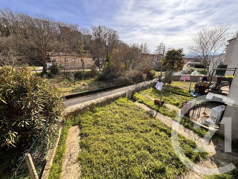 Nichée au c½ur de Chalabre, cette maison entièrement rén....