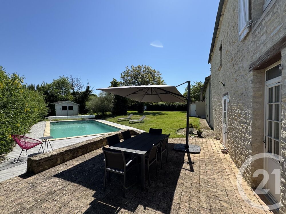 Belle propriété de la fin du XIX ième avec belle piscine....