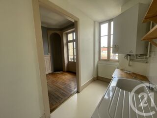  Appartement à louer 3 pièces 80 m²