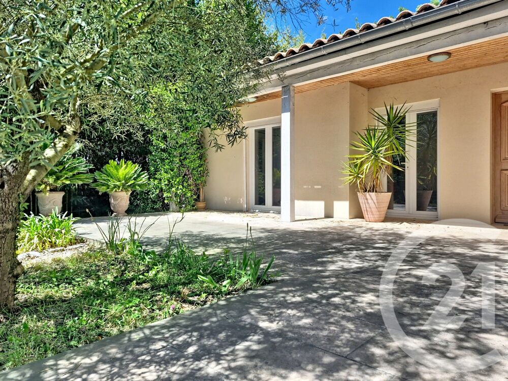 Venez découvrir cette belle maison de plus de 170m2, pro....