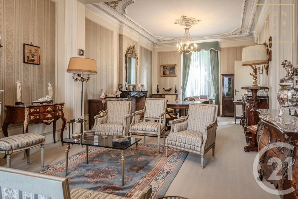 En bref : Maison bourgeoise de caractère à vendre à ....