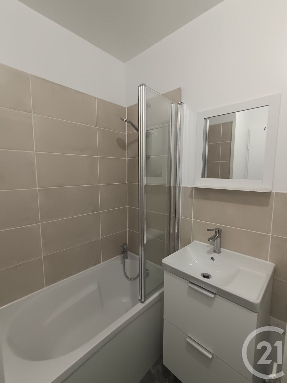 Century21 Immopale, vous propose en résidence un studio ....