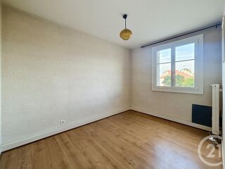  Appartement à louer 4 pièces 66 m²