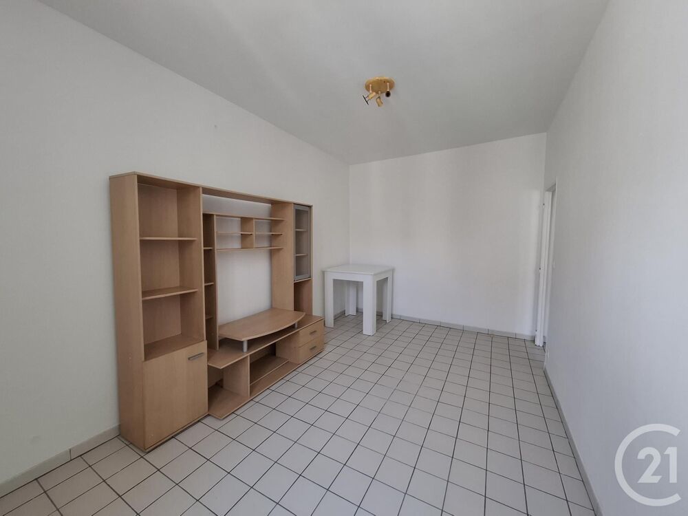 Au centre ville de Castres, loue appartement deux pièces....