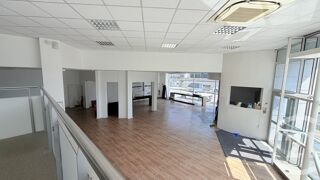  Maison à louer 5 pièces 316 m²