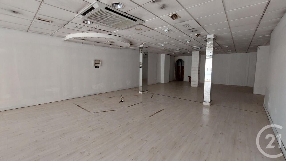 LIMOUX plein centre ville: local commercial idéalement s....