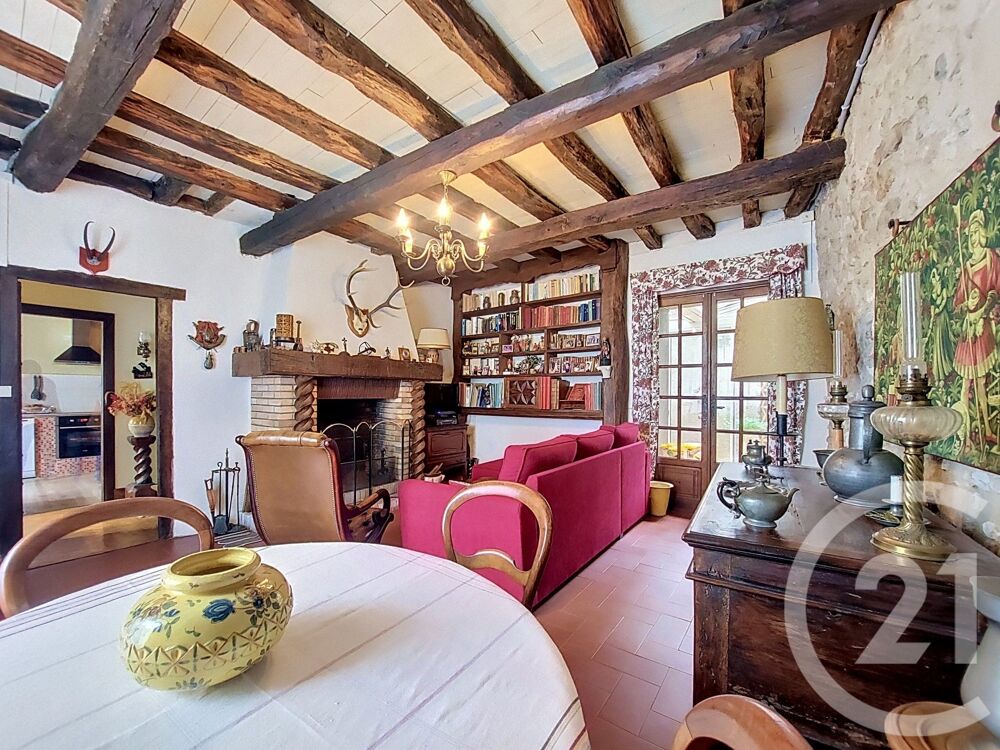 Venez découvrir cette très belle maison de village de 14....
