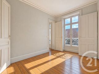  Appartement à louer 3 pièces 80 m²