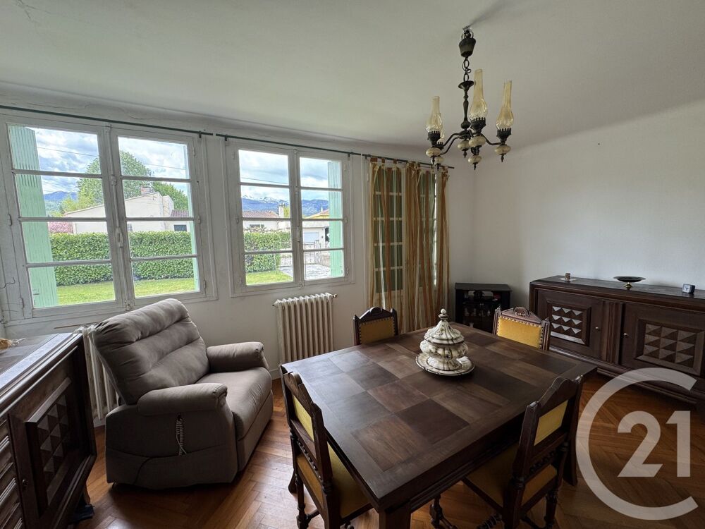Maison de plainpied à Lavelanet, offrant 84m² habitables....
