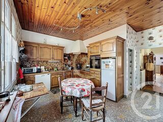  Maison  vendre 9 pices 230 m