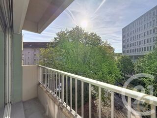  Appartement à louer 3 pièces 79 m²