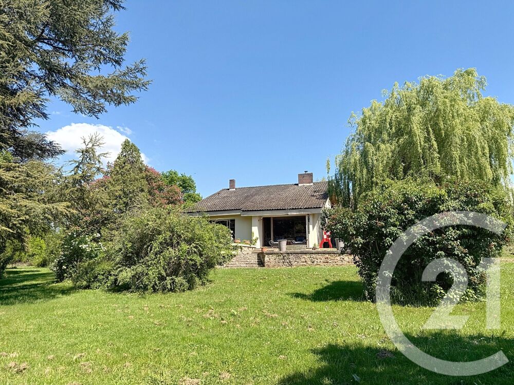 Dans un environnement calme et verdoyant, cette maison à....
