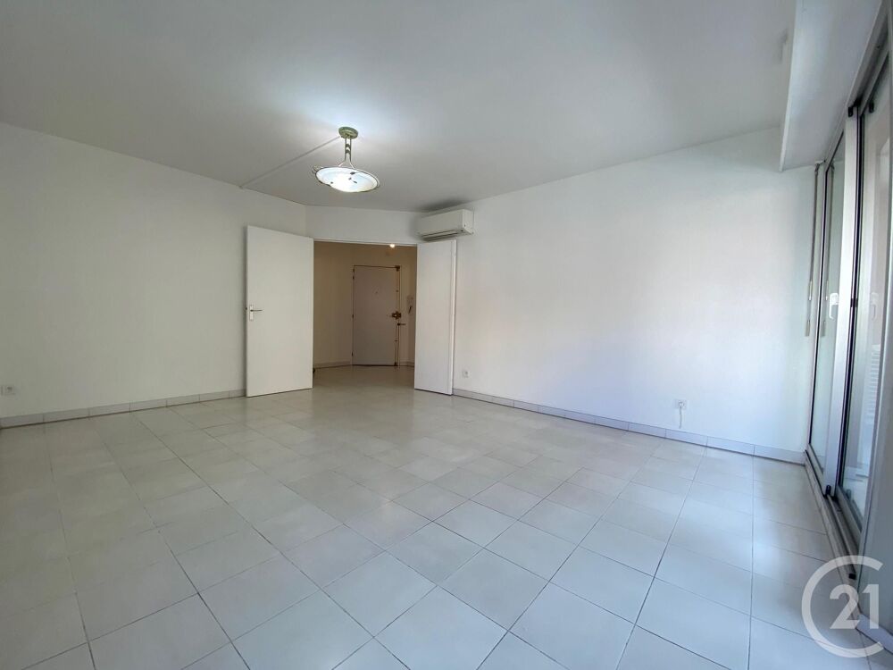 Nice Est le port - 31 rue Barla Bel appartement de 3....