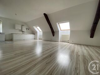  Appartement à louer 5 pièces 90 m²