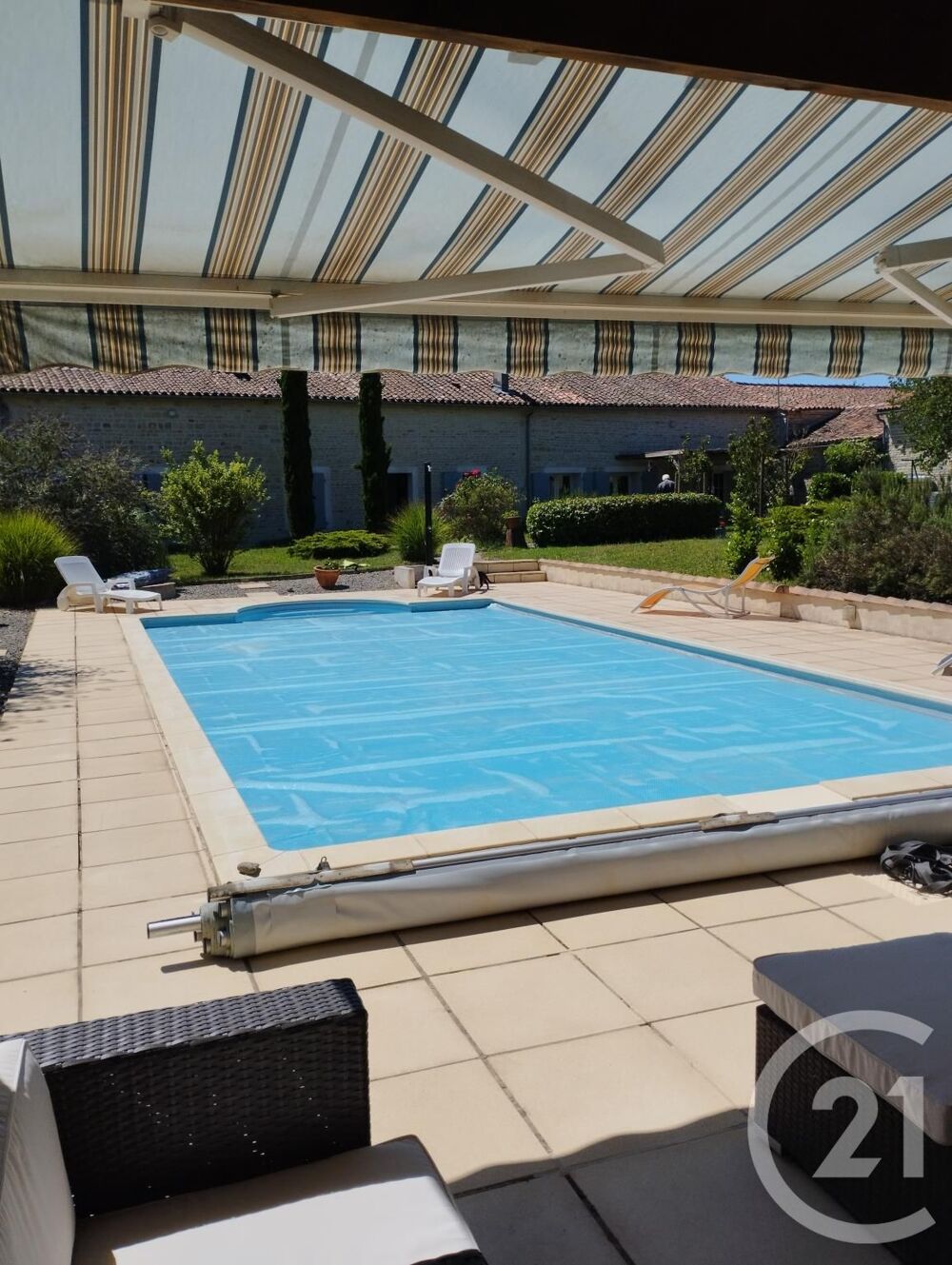 vente Maison - 8 pièce(s) - 657 m² Loubillé (79110)