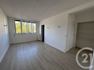  Appartement à louer 3 pièces 49 m²