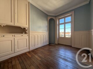 Appartement à louer 3 pièces 80 m²